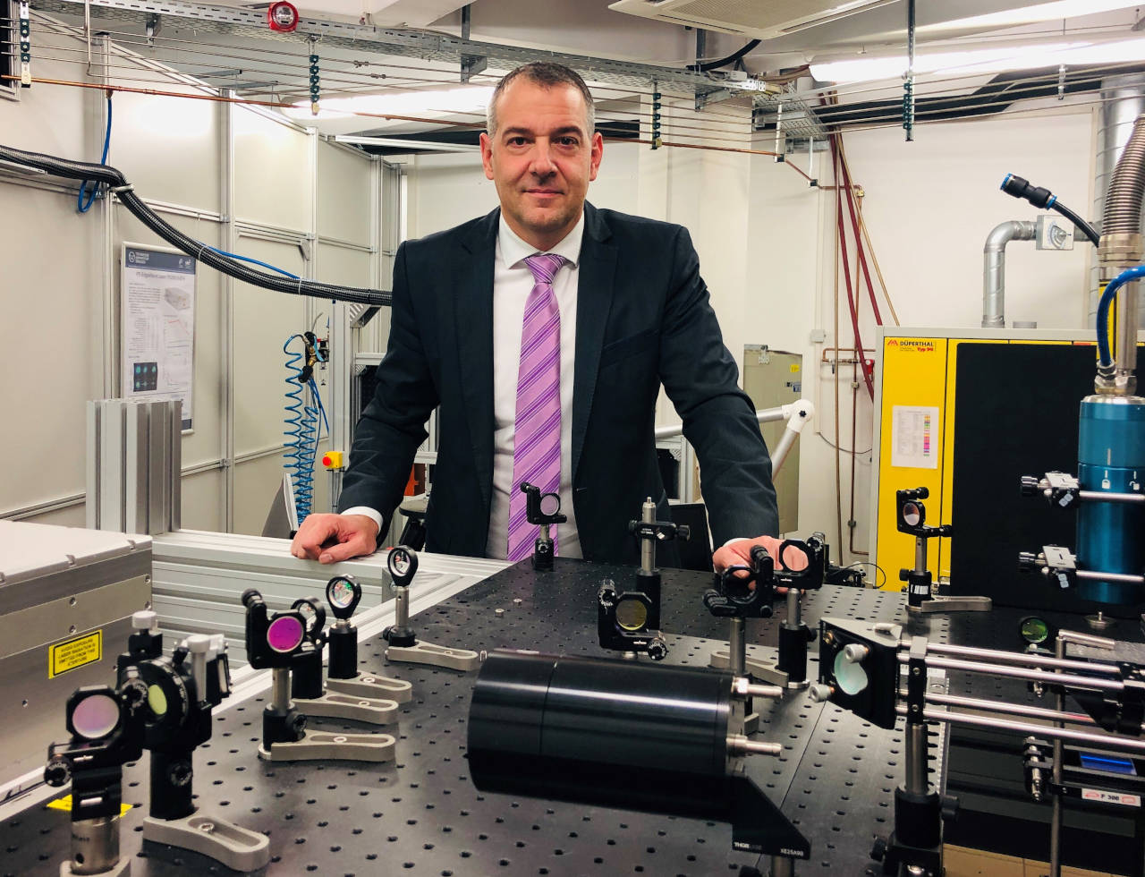 Der passionierte Laserexperte Prof. Andrés Lasagni ist neues Mitglied in der Deutschen Akademie der Technikwissenschaften (acatech).