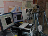 Der mobile Scanner im Einsatz an einer Testwand. Per Software wird die Struktur der verdeckten Malereien sichtbar gemacht.