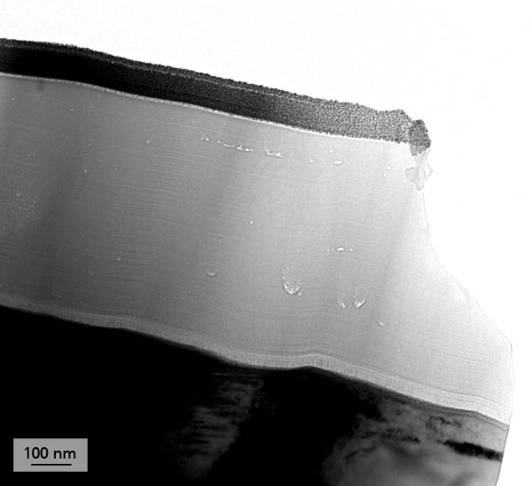 Diamor®-Schichtquerschnitt mit nanolagiger Struktur im Transmissionselektronen-mikroskop