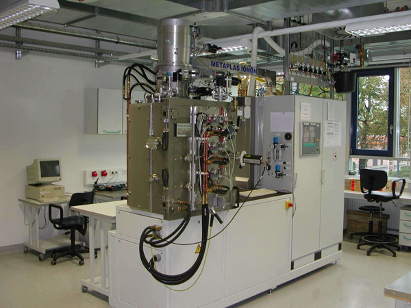 PVD-Beschichtungsanlage MZR 323 zur industriellen Hartstoffbeschichtung.