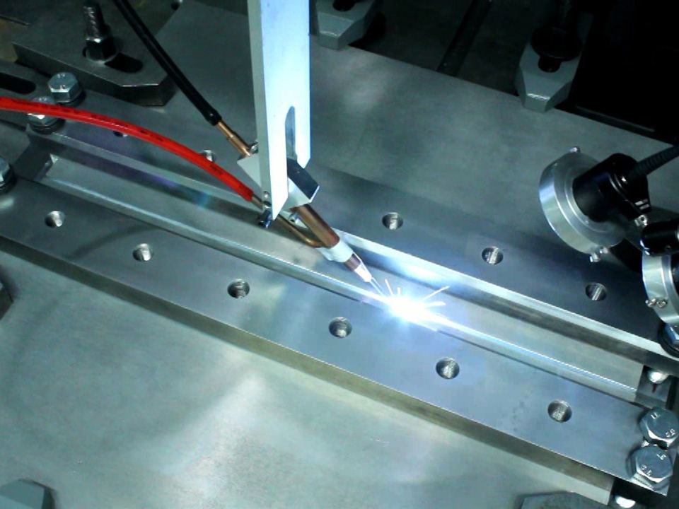 Multi-pass-narrow-gap-welding of a 50 mm metal plate