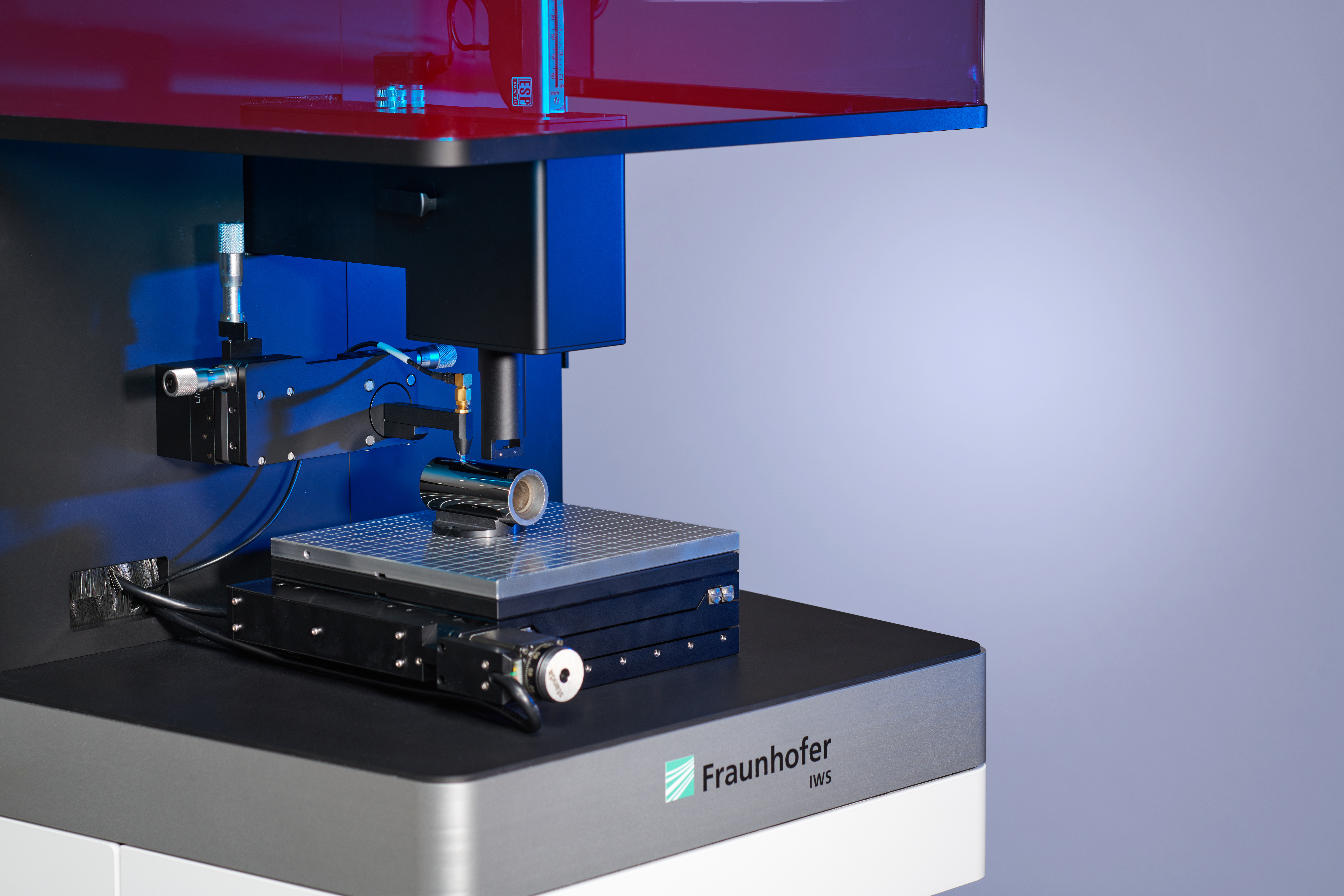 In the pictured configuration the LAwave measuring system allows the fast and non-destructive characterization of small and medium-sized components.