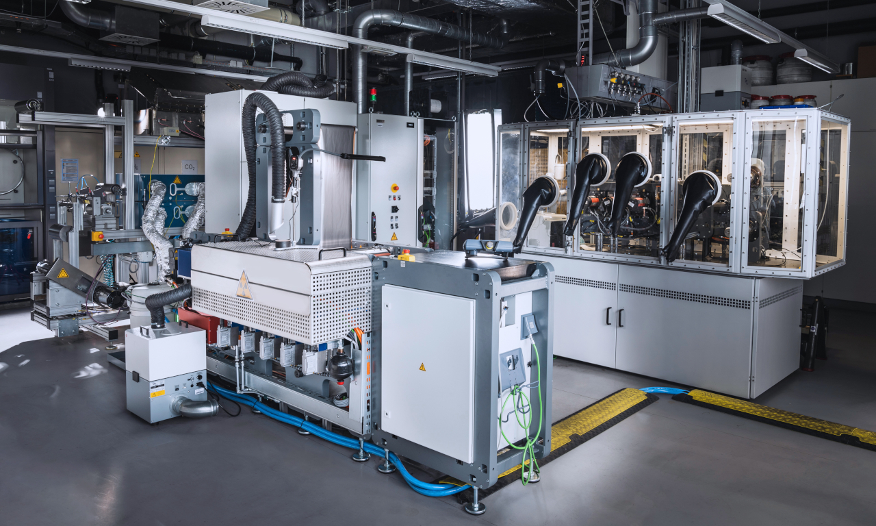 DRYtraec®: Dry-coating technology that massively saves space, costs and chemicals. The process technology at Fraunhofer IWS allows process development up to continuous double-sided coating.