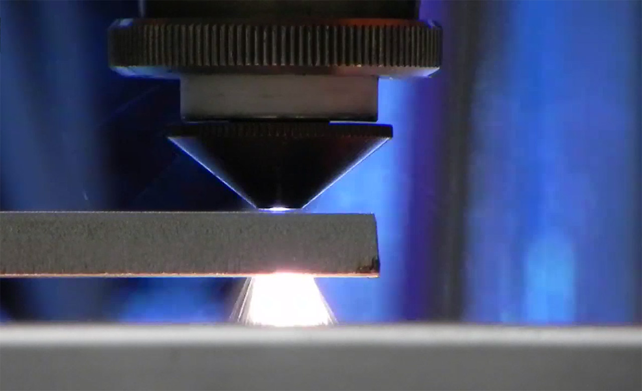 Dynamic beam shaping for laser beam fusion cutting of 12 mm thick high-alloy steel.