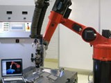 Roboterbasierte Laseranlage zum Härten und Auftragschweißen: Härten eines Spritzgusswerkzeuges