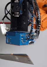 Randschichthärten von Turbinenschaufeln mit Scanneroptik »LASSY« an einem Roboter mit einem Hochleistungsdiodenlaser
