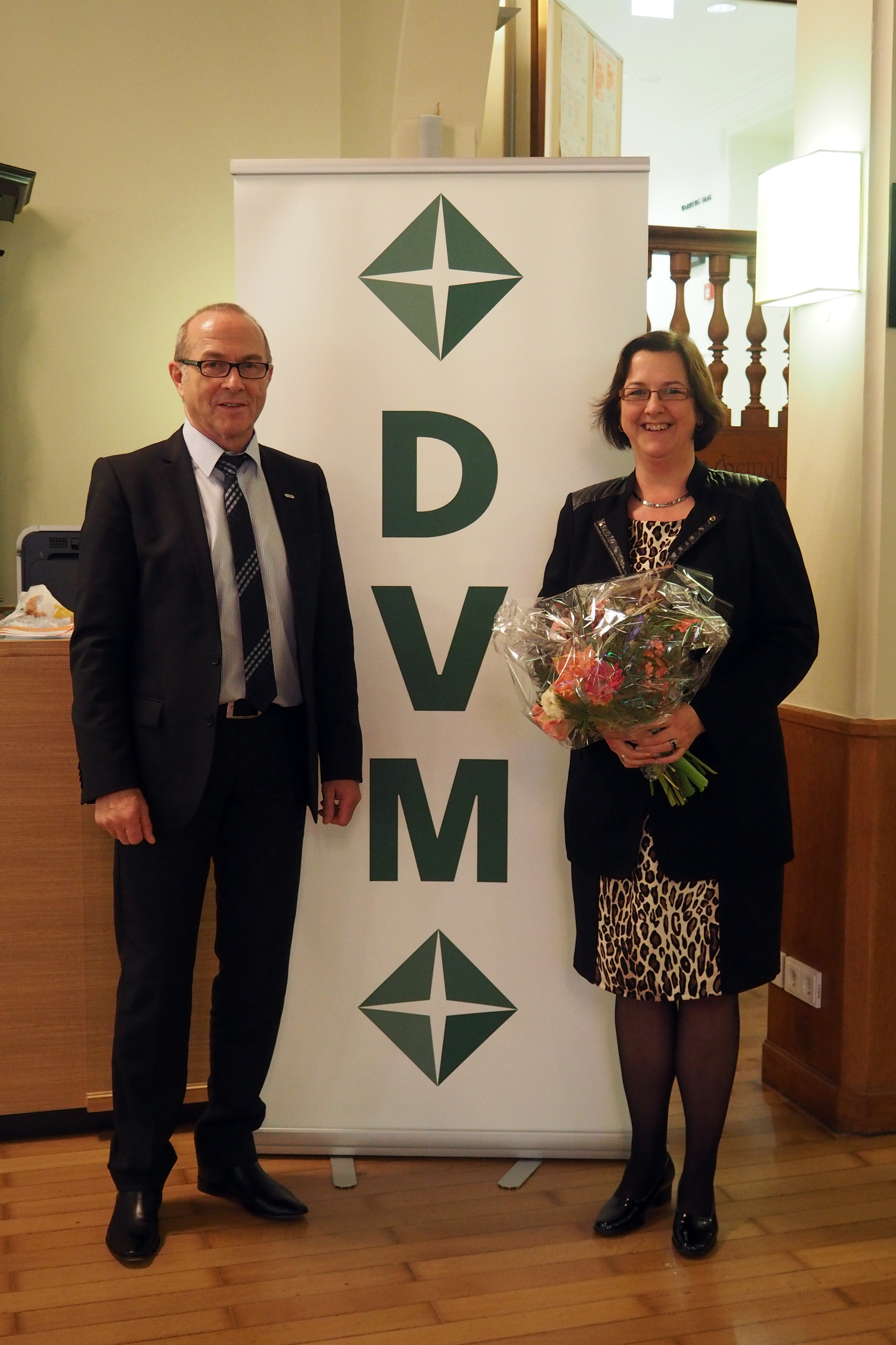 Frau Prof. Martina Zimmermann (Fraunhofer IWS) und Herr Lothar Krüger (BMW Group), Vorstandsvorsitzender des DVM 