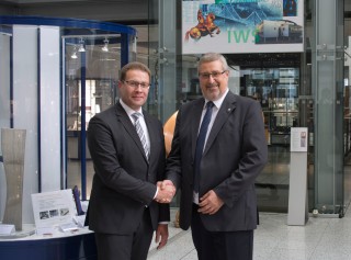 Prof. Dr. Christoph Leyens (links) und Prof. Dr. Eckhard Beyer (rechts) führen seit 1.11.2016 das Fraunhofer IWS Dresden gemeinsam.