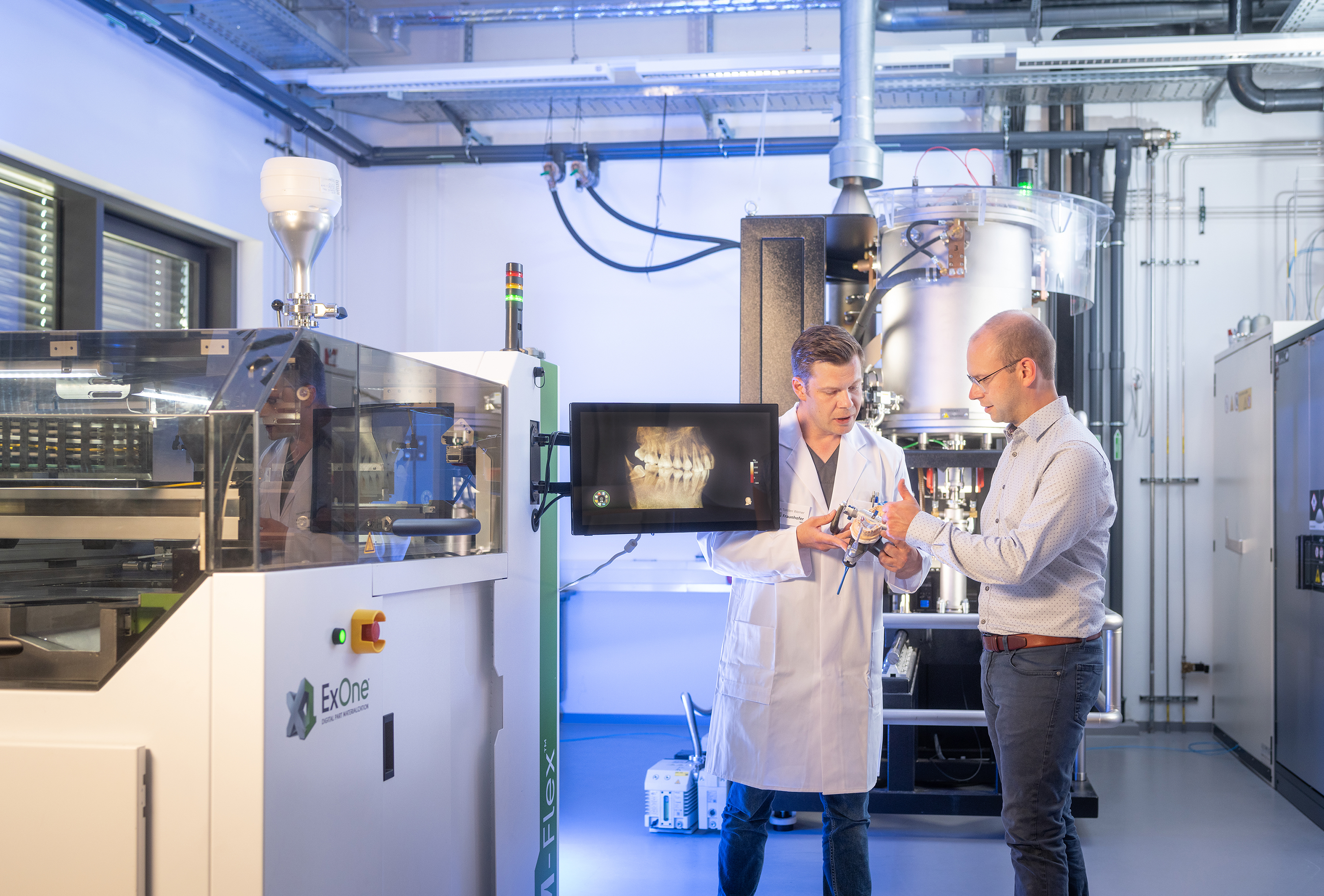 Wissenschaftler in Deutschand und Polen erforschen in einem von zwei internationalen Fraunhofer-Leistungszentren neue Technologien für den Einsatz von 3D-Druckverfahren in der Medizintechnik.