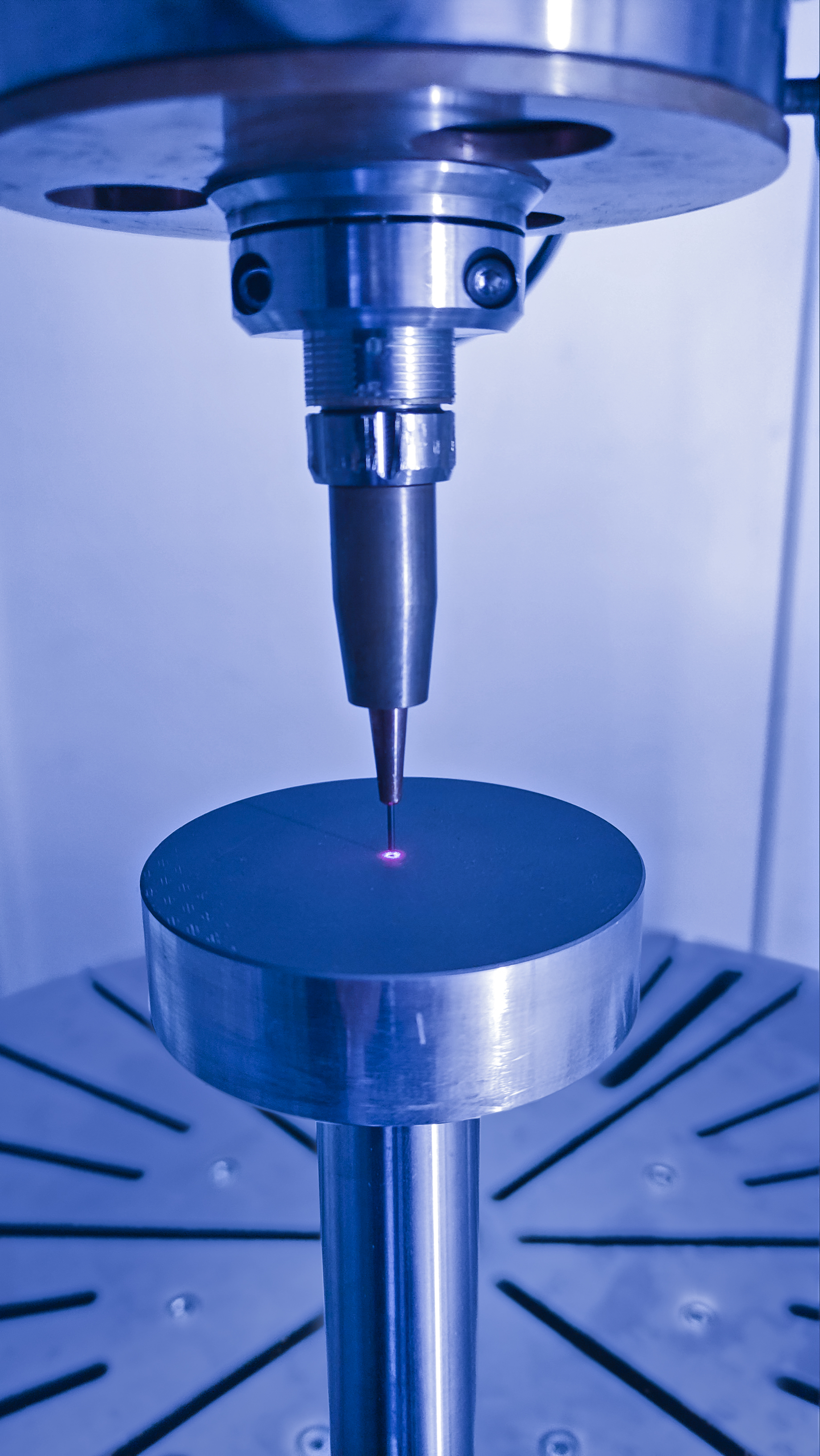 Eigene Systemtechnik am Fraunhofer IWS zum Laserauftragschweißen mit Hilfe von Ultraschallanregung.