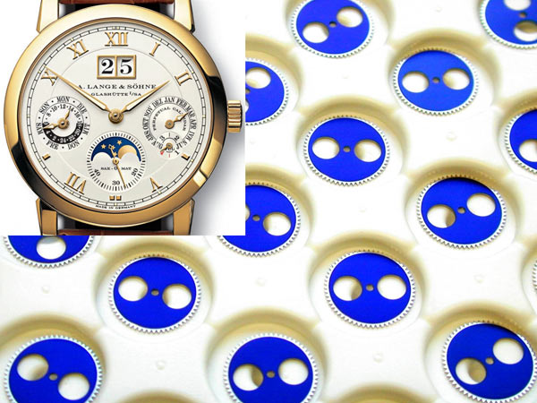 Diamor®-beschichtete Scheiben für die Mondphasenanzeige in der Uhr ‚Lange 1‘ von Lange&Söhne (Fa. Lange Uhren)