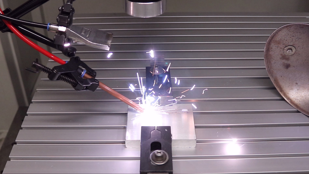 Multimode fiber laser welding process. The laser beam shape and geometry can be changed/adjusted/modified in less than 30 milliseconds - even during the welding process – without external optics. Multimode fiber laser welding process. The laser beam shape and geometry can be changed/adjusted/modified in less than 30 milliseconds - even during the welding process – without external optics.