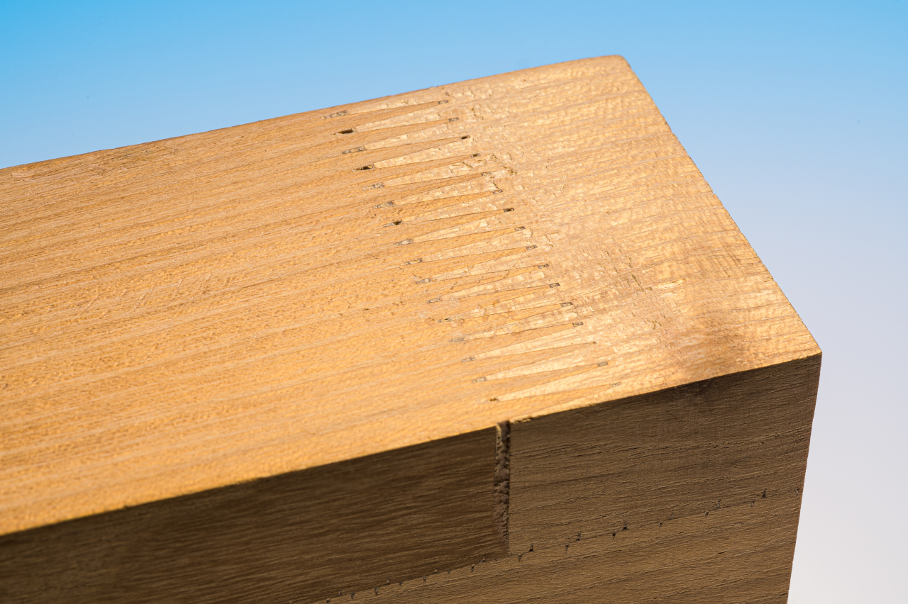 Glued laminated timber made of robinia with glued finger-jointing.