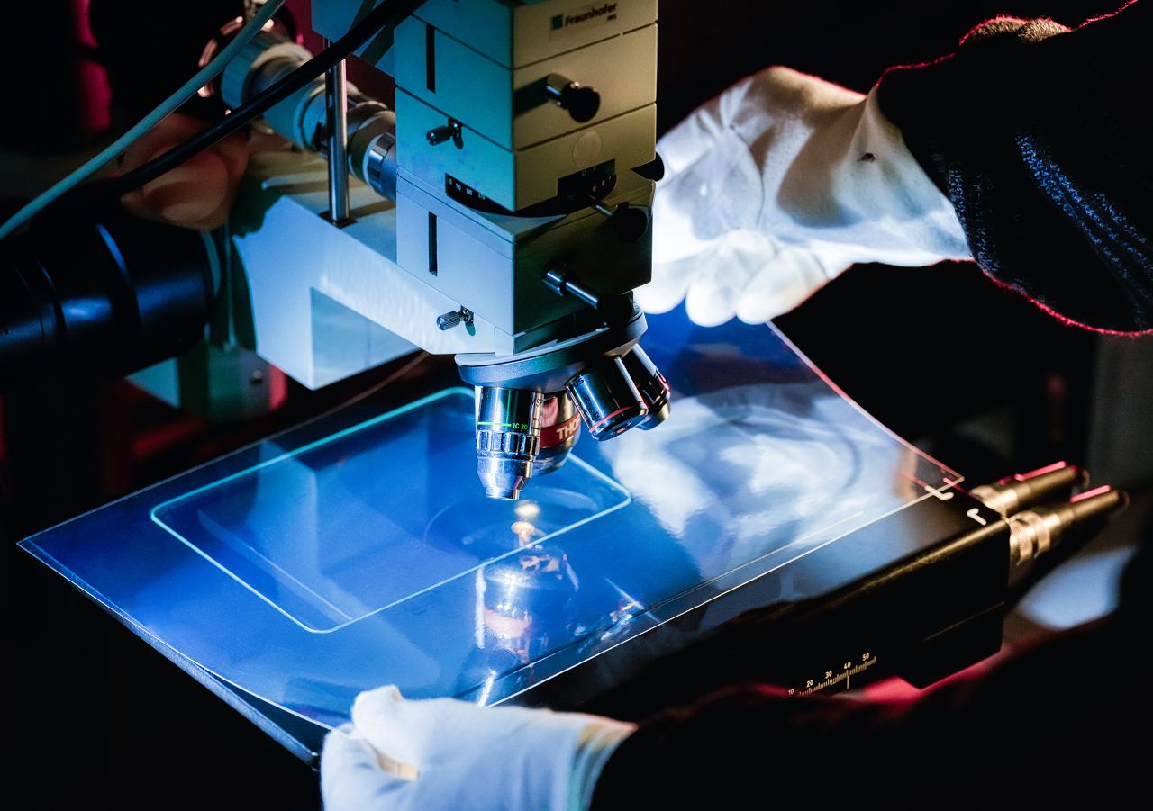 Hyperspectral imaging (HSI) can help to monitor processes as completely as possible and detect changes or errors. Hyperspectral imaging (HSI) can help to monitor processes as completely as possible and detect changes or errors.