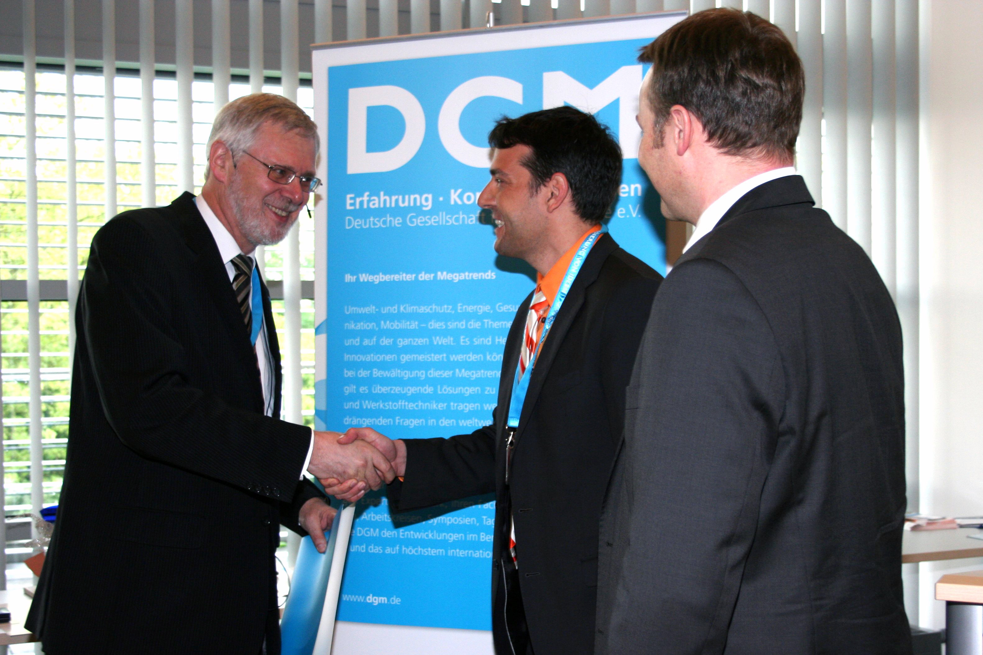 Prof. Dr. A. Lasagni (2.f.l.) is awarded the Masing Memorial Prize of the DGM 