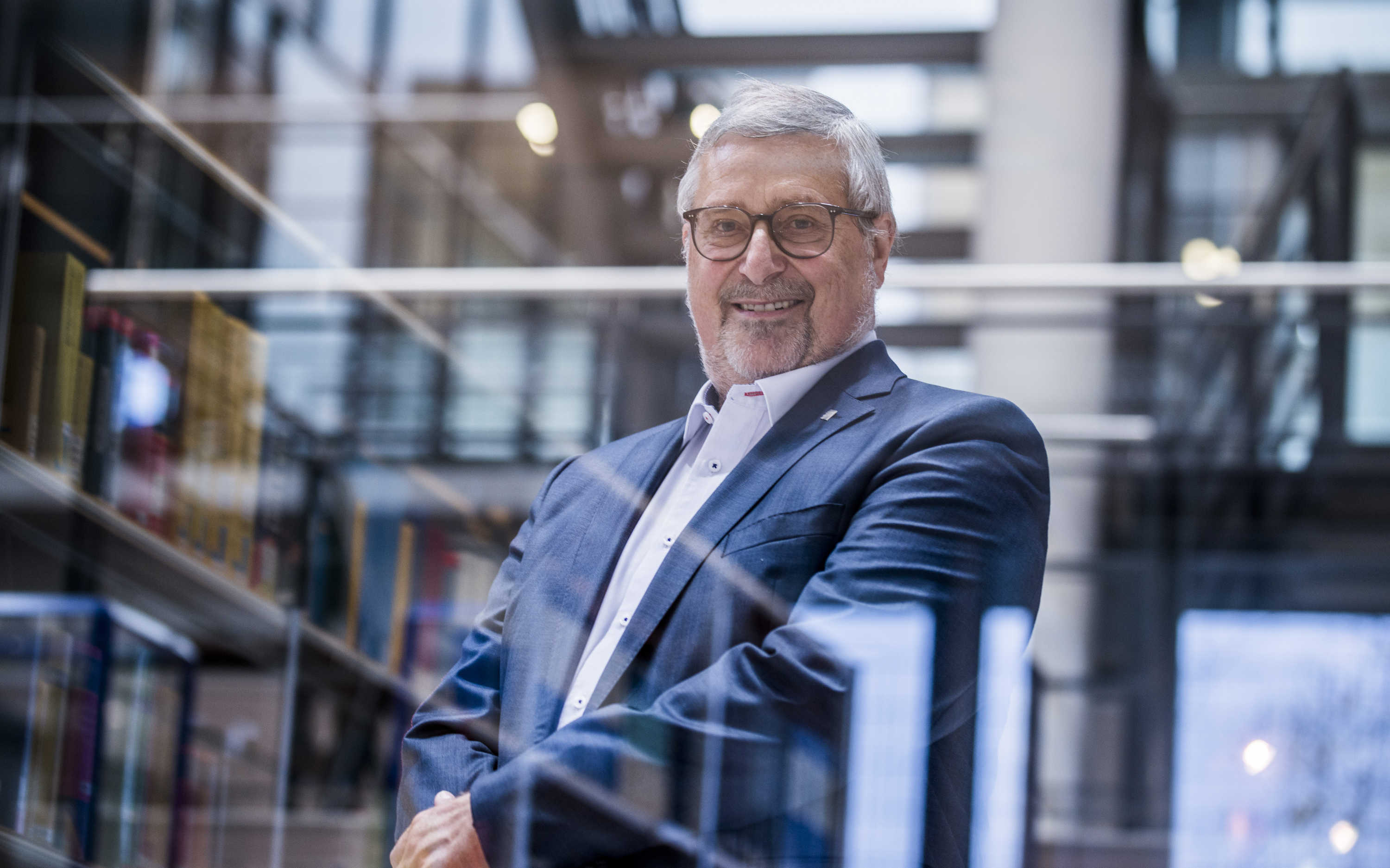 Prof. Eckhard Beyer hat das Fraunhofer IWS Dresden in den vergangenen 20 Jahren als Institutsleiter geprägt und zu einem international renommierten Kompetenzzentrum für Lasermaterialbearbeitung sowie für Oberflächen- und Beschichtungstechnik ausgebaut.