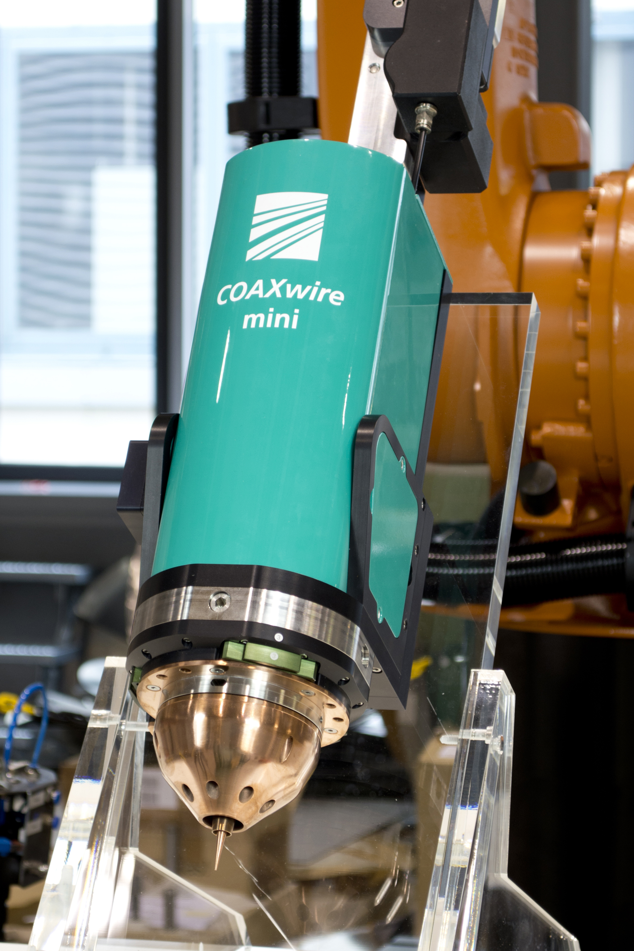 COAXwire mini enables the fabrication of filigree components by means of fine wires.
