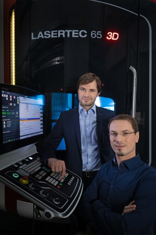 Professor Frank Brückner and Mirko Riede (from the left) have developed microstructures that, among other things, extend the life of the thermal barrier coatings.