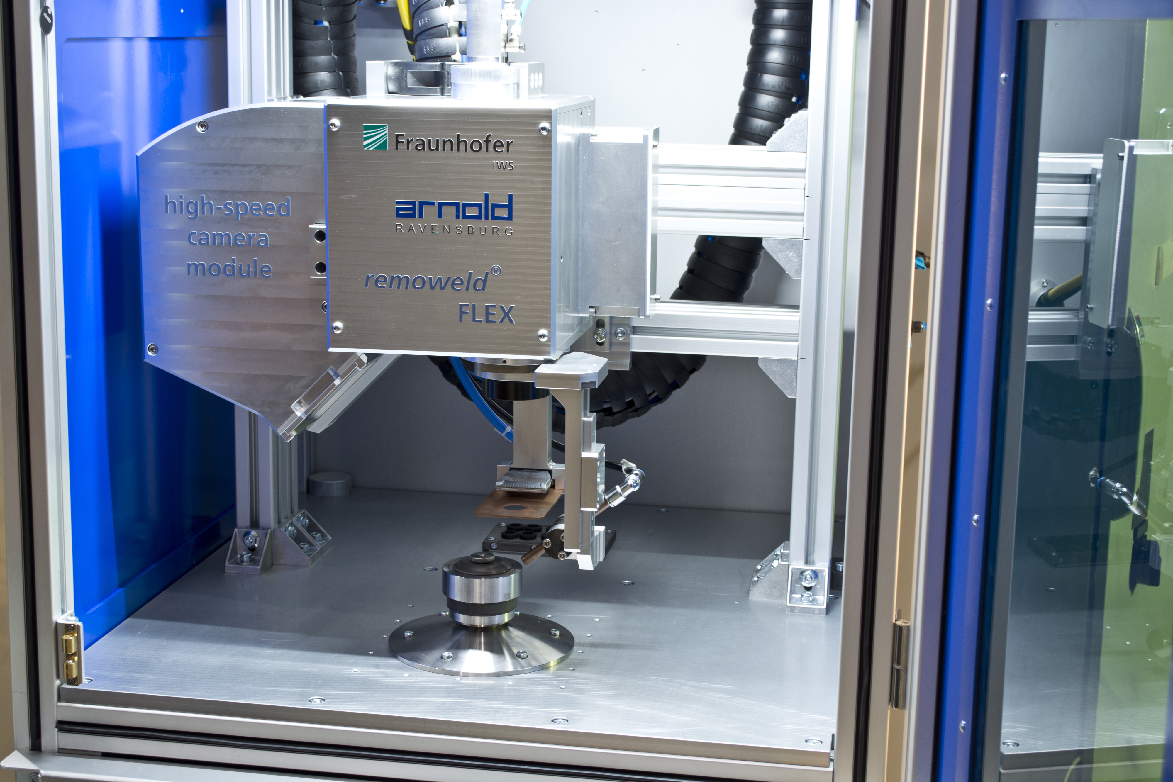 The Fraunhofer IWS technology known as "remoweld®FLEX" is suitable for particularly demanding processes, especially for components to be sealed media-tight against water and other undesirable environmental influences.