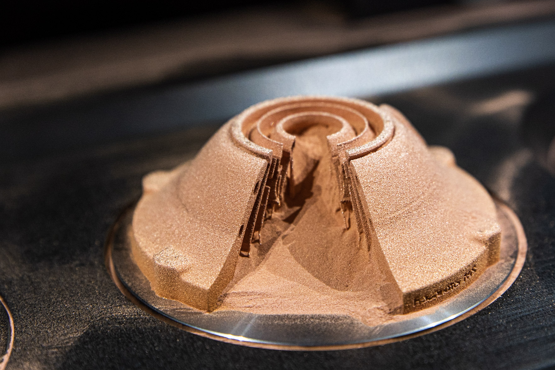 The new additive manufacturing system completely melts pure copper powder.