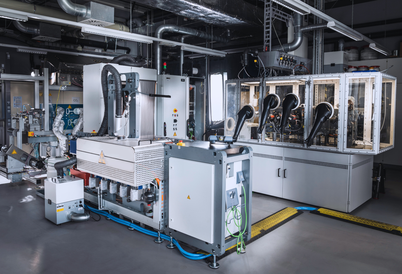 The DRYplatform investments expand the Fraunhofer IWS equipment technology for DRYtraec <sup>®</sup> dry-coating into a unique technology platform.