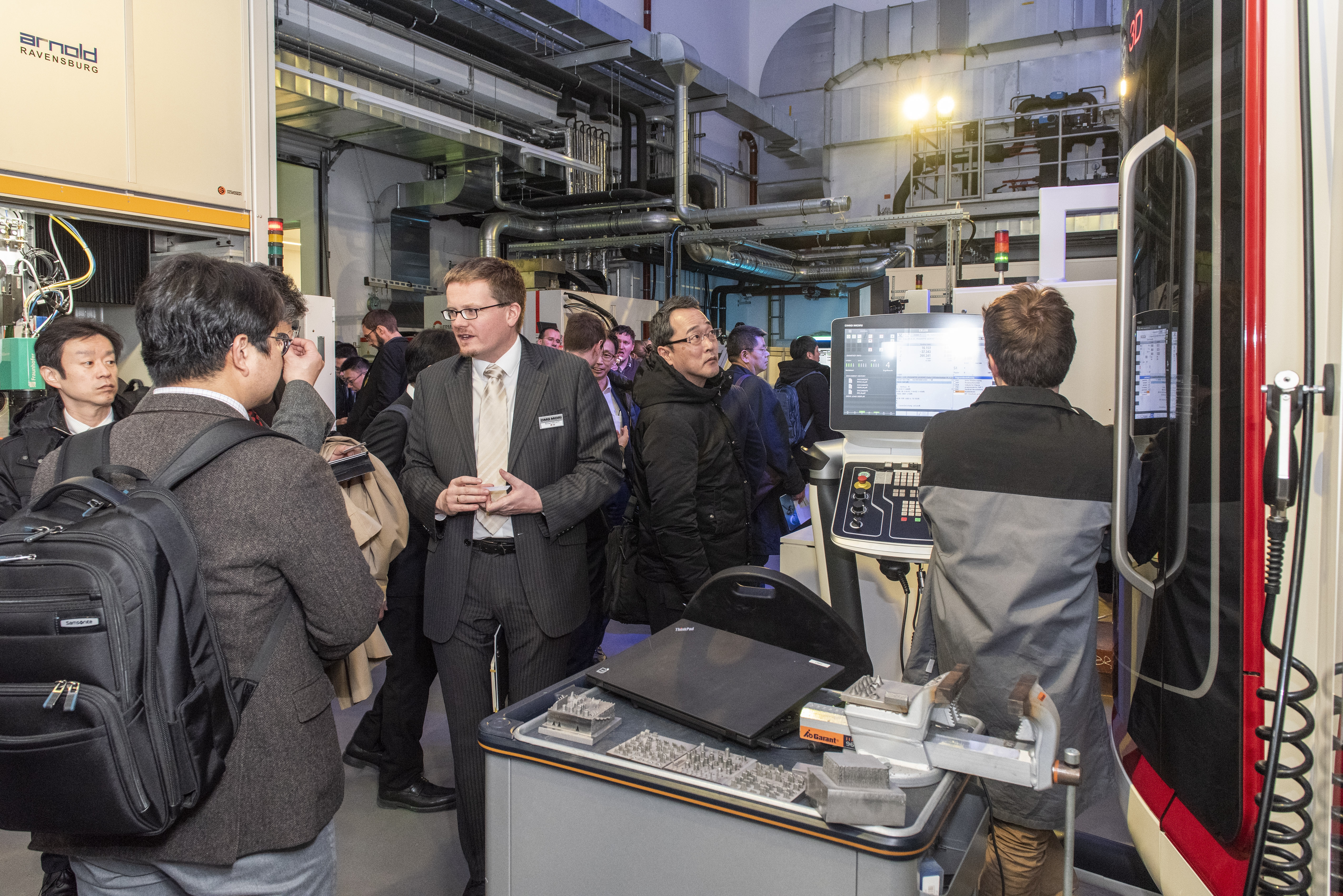 On the eve of the combined conference, Fraunhofer IWS will open its doors for the “Open Lab @Fraunhofer IWS”.