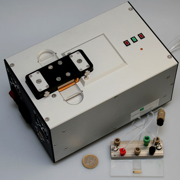 SPR-measuring device with SPR-Chip und micro fluidics