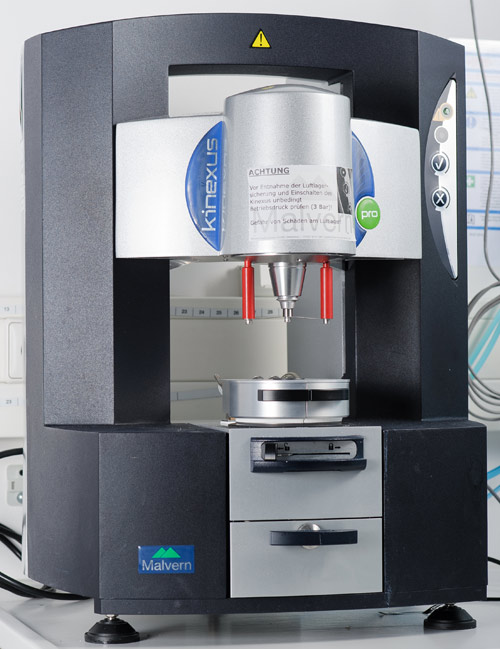 Rheometer for the characterization of pastes and inks