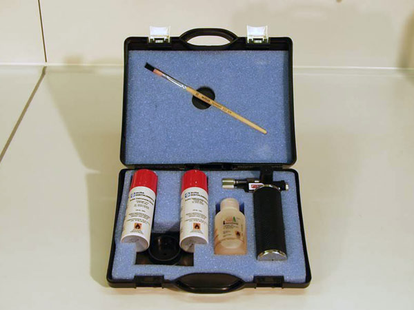 Portable set with refill cartridges