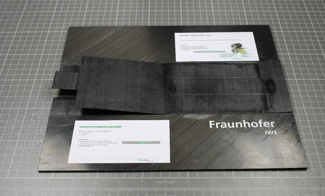 Joining of carbon fiber-reinforced PEKK by laser in-situ joining: three-layer laminate straps are deposited in a butt strap-design of the monolithic plate; post-consolidation is not required.
