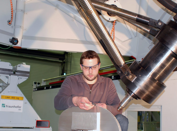 Setup of a parallel kinematic machine center for friction stir welding