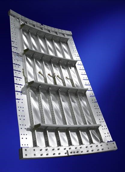 Structural testing of laser-welded large-format components under critical load conditions to evaluate weld load capacity and service life.