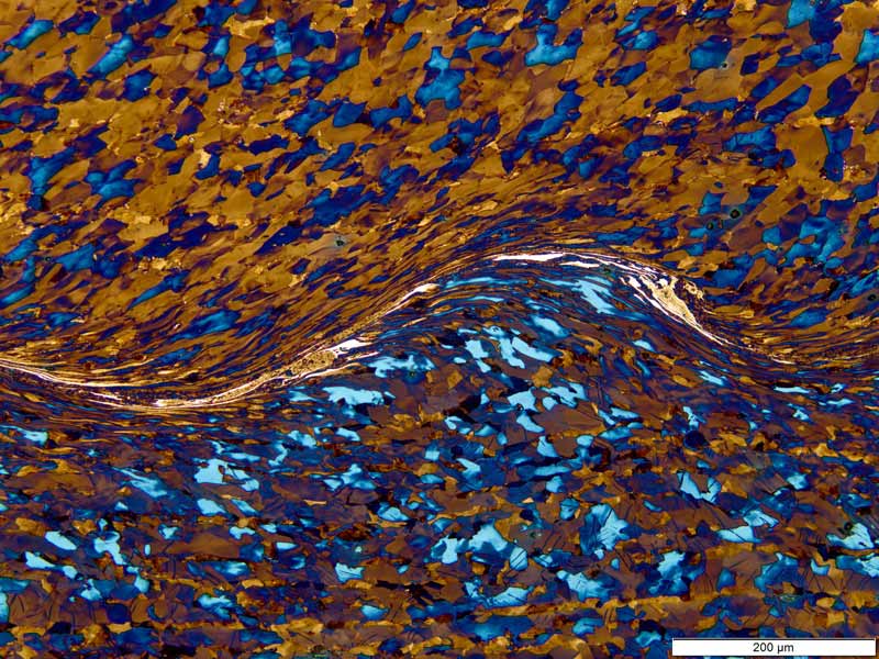 Microstructure of an EMP-joined interface in carbon steel; Etching according to Klemm I.