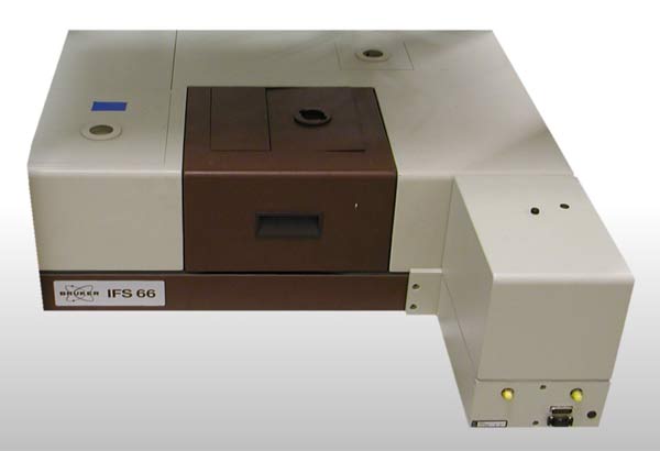Lab spectrometer "IFS66" (Bruker)