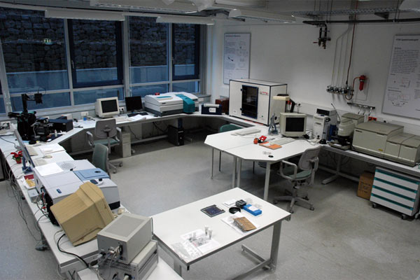 Lab for thin film and surface analytics