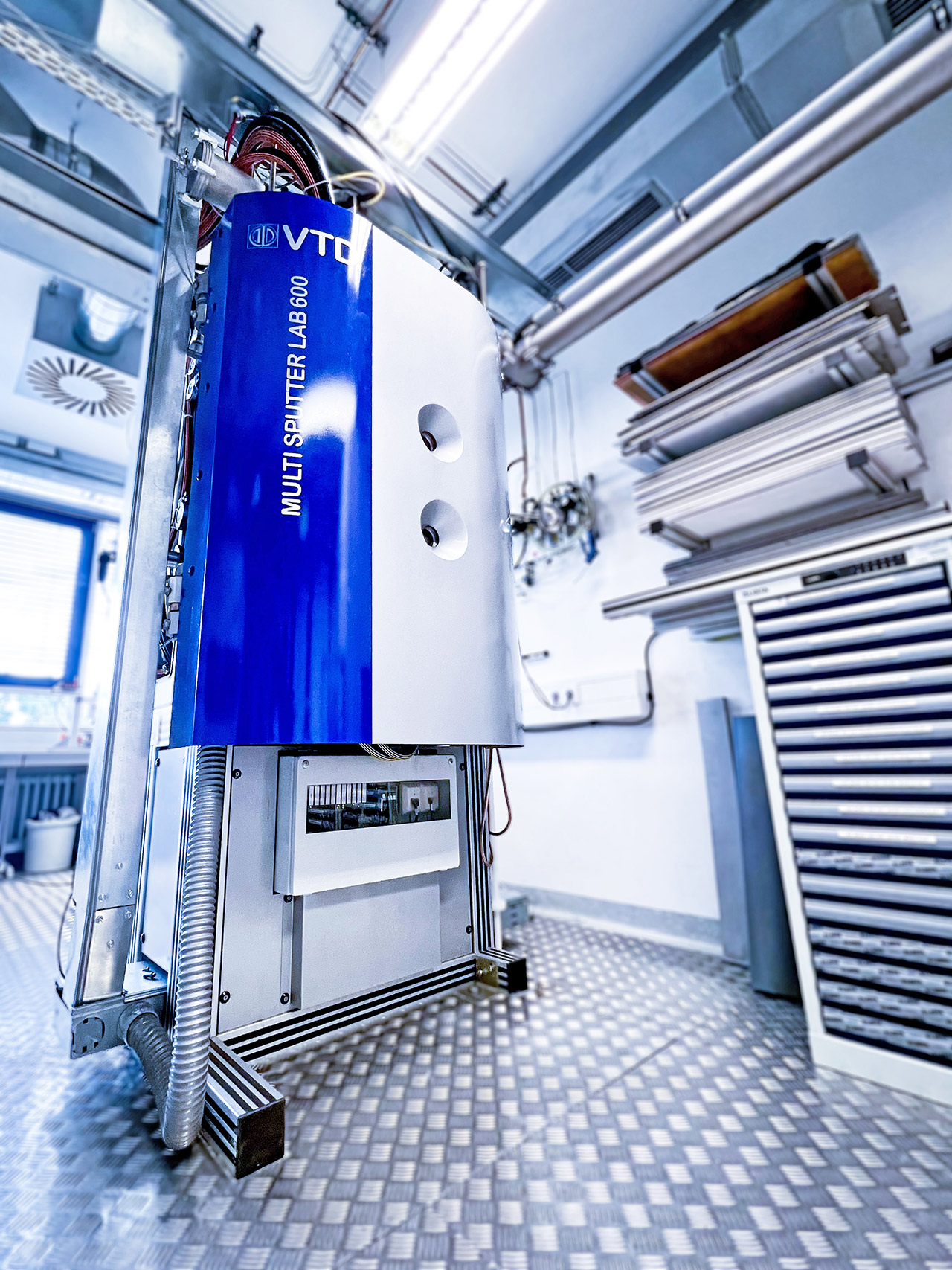 Multi-Sputter-Lab 600 (MSL600 of the manufacturer VTD Vakuumtechnik Dresden GmbH). Multi-Sputter-Lab 600 (MSL600 of the manufacturer VTD Vakuumtechnik Dresden GmbH).